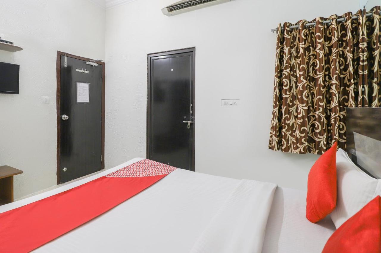 Hotel Jasmine Ahmadábád Kültér fotó