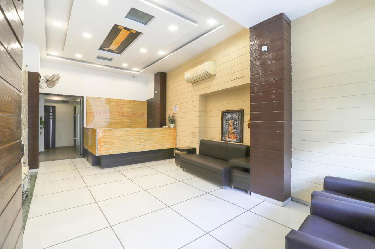 Hotel Jasmine Ahmadábád Kültér fotó